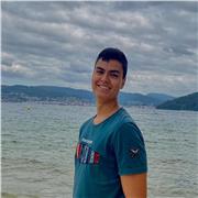 Estudiante en grado de informática da clases de español, inglés y matematicas